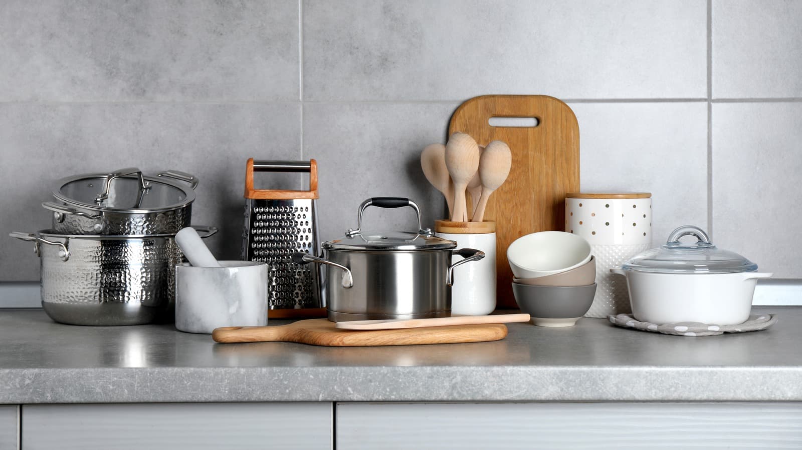 Cover image for the article "Essential Kitchen Accessories to Enhance Your Culinary Experience"
