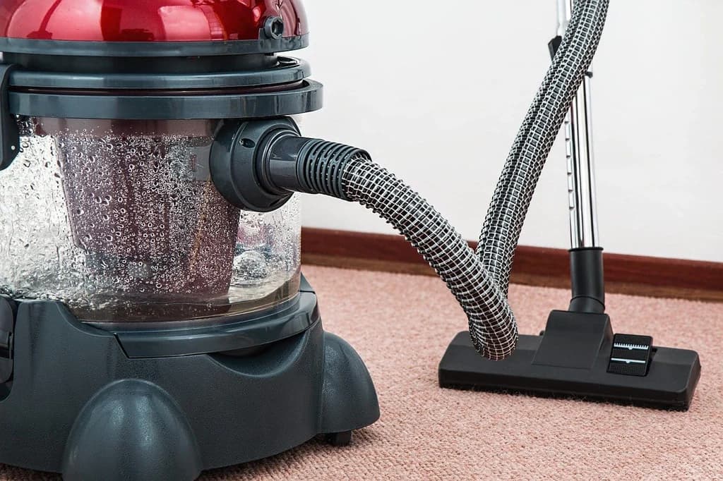 Cover image for the article "How to Change Your Vacuum Cleaner Belt Quickly and Easily"