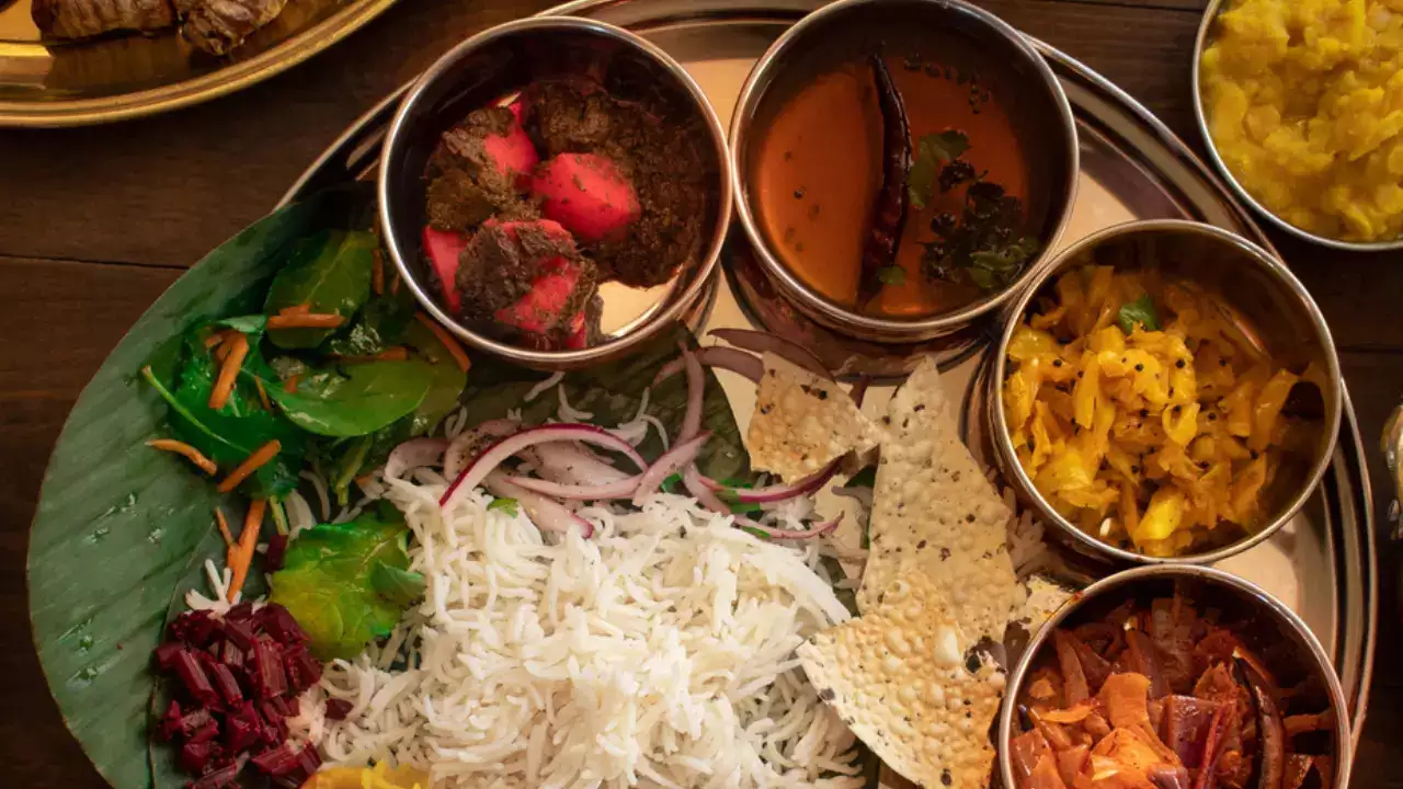 Cover image for the article "The Rise of Food Trends: Exploring the Latest Craze in Culinary Culture"